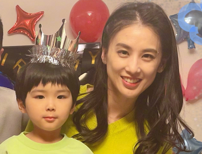 黄圣依妈妈在北京帮带孙子10年