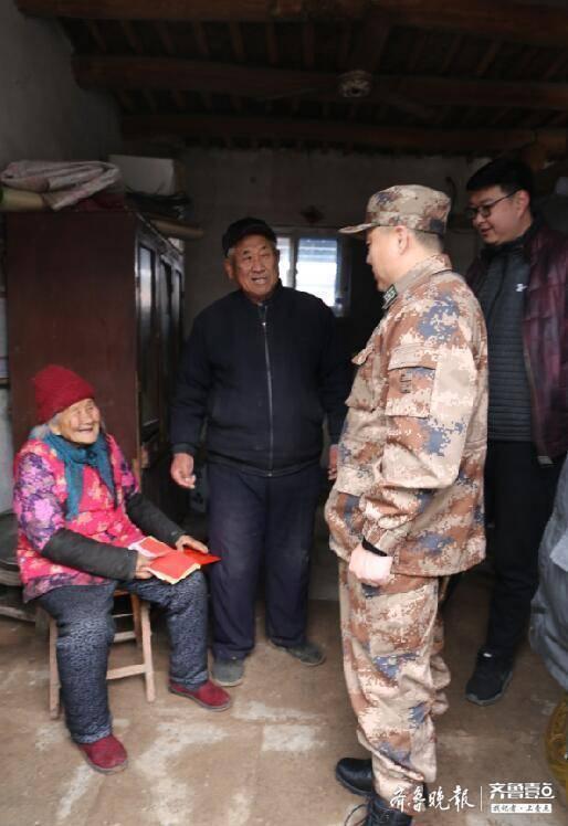 老人取款身亡 银行支付10万慰问金