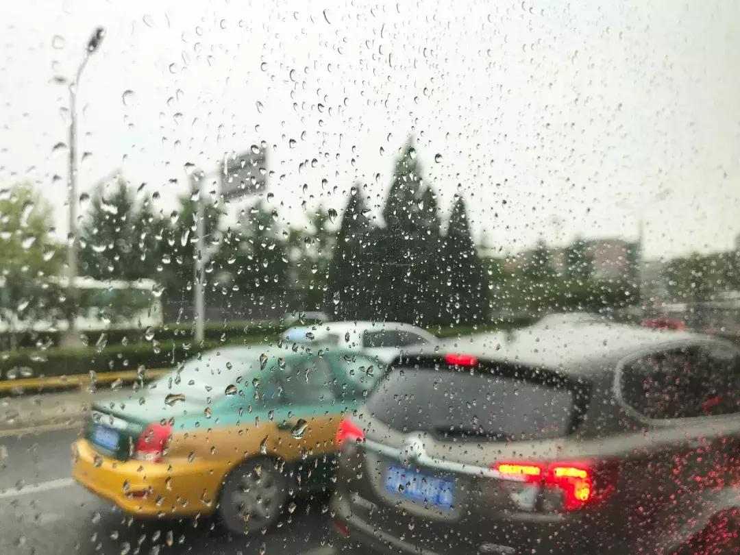 雷电冰雹大风 北京三预警齐发