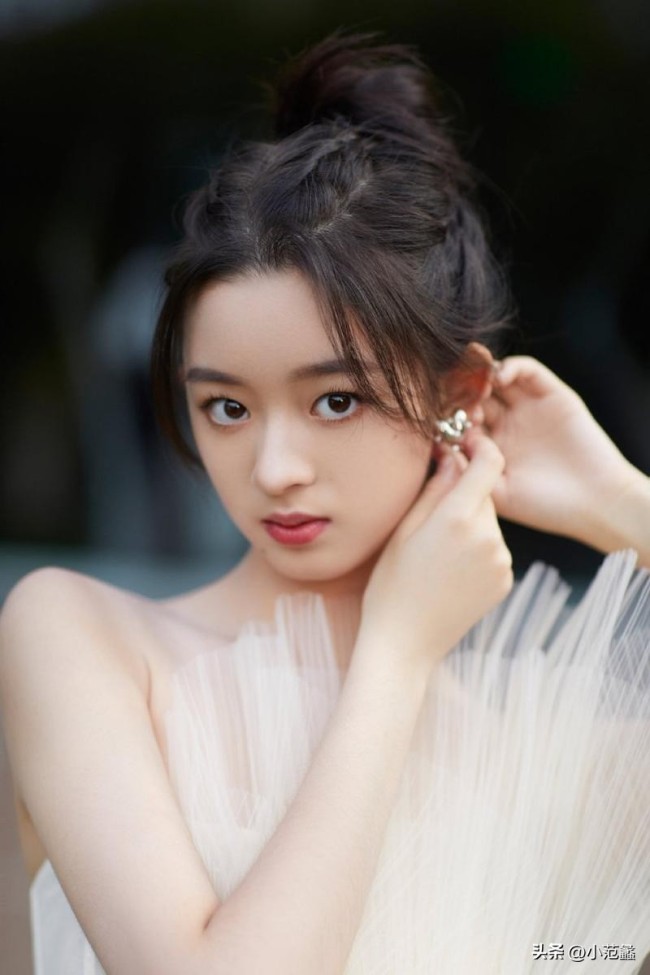 黄杨钿甜是又一个“特权天龙人”吗？揭秘背后的真相与争议