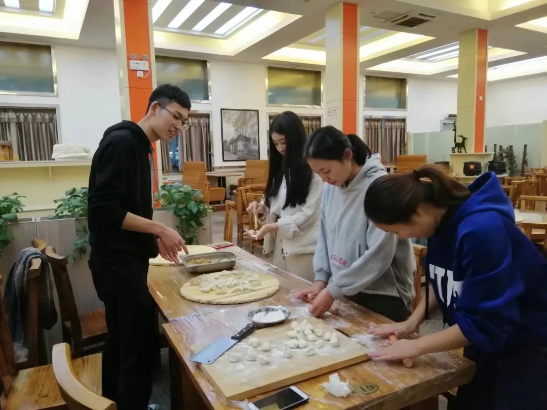 清华女神非清华毕业 考研名师被质疑