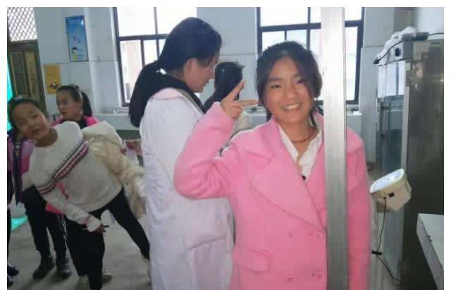 12岁女孩暴增25斤