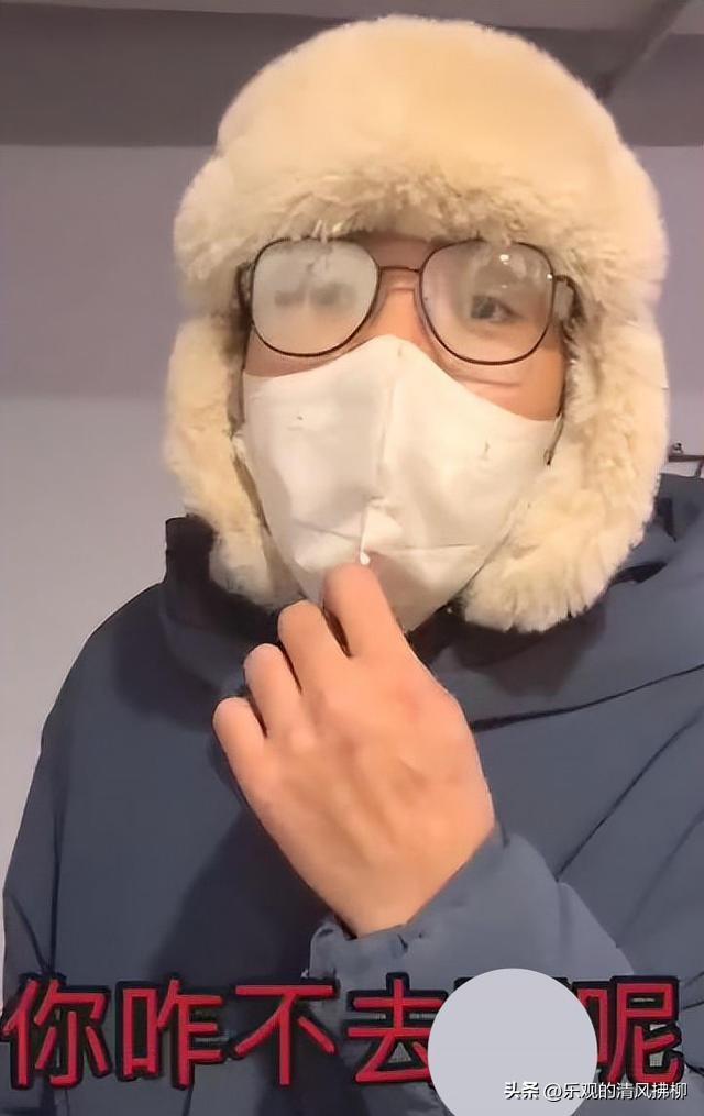 女子称遭快递员多次辱骂踹门跟踪