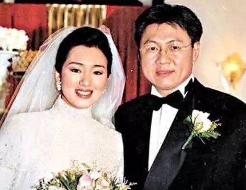 93年女子嫁65年丈夫：崇拜老公