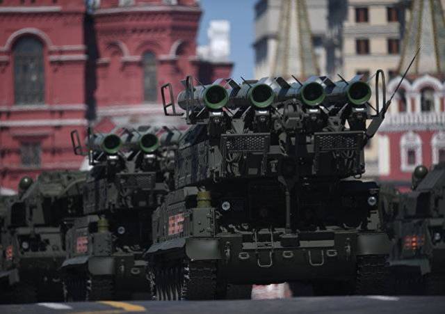 近130件武器亮相红场比去年多一倍
