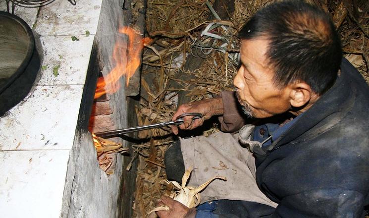 巴公布画面:士兵发射阵地浓烟滚滚