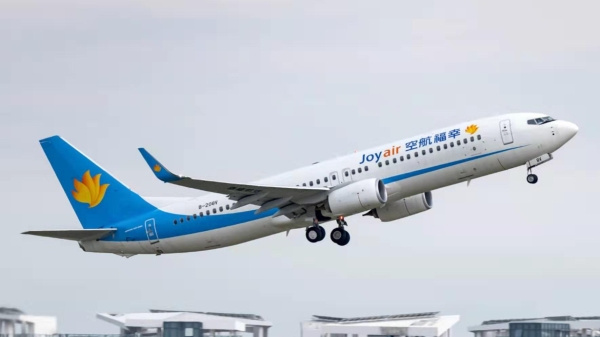 幸福航空全面停航 飞行员直播聊欠薪