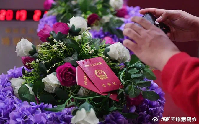 媒体评结婚不要户口本：挣脱父母之命