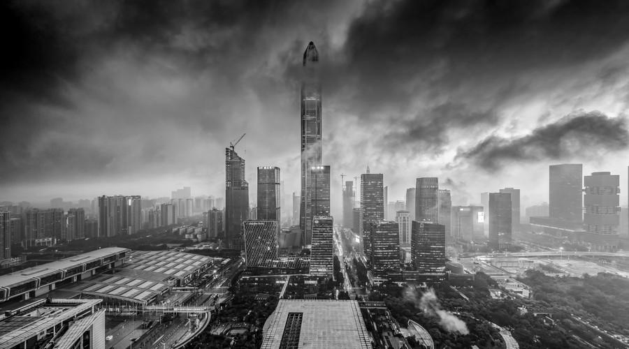 惊险！海南遇强风突袭：市民骑车掉头就跑，现场画面曝光！