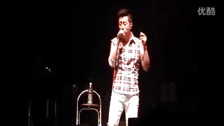 96岁李嘉诚坐轮椅看五月天演唱会：感动全场，背后故事令人深思