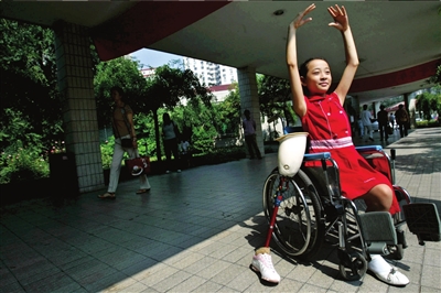 汶川地震幸存女孩带义肢跳舞：用生命演绎不屈的奇迹