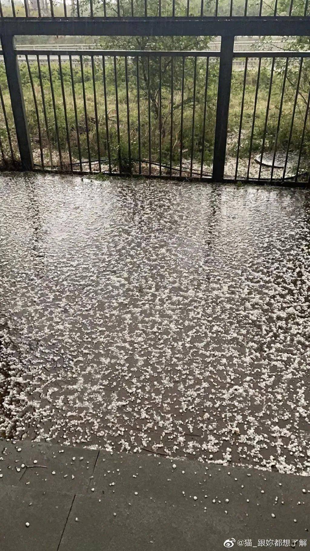 北京下冰雹了