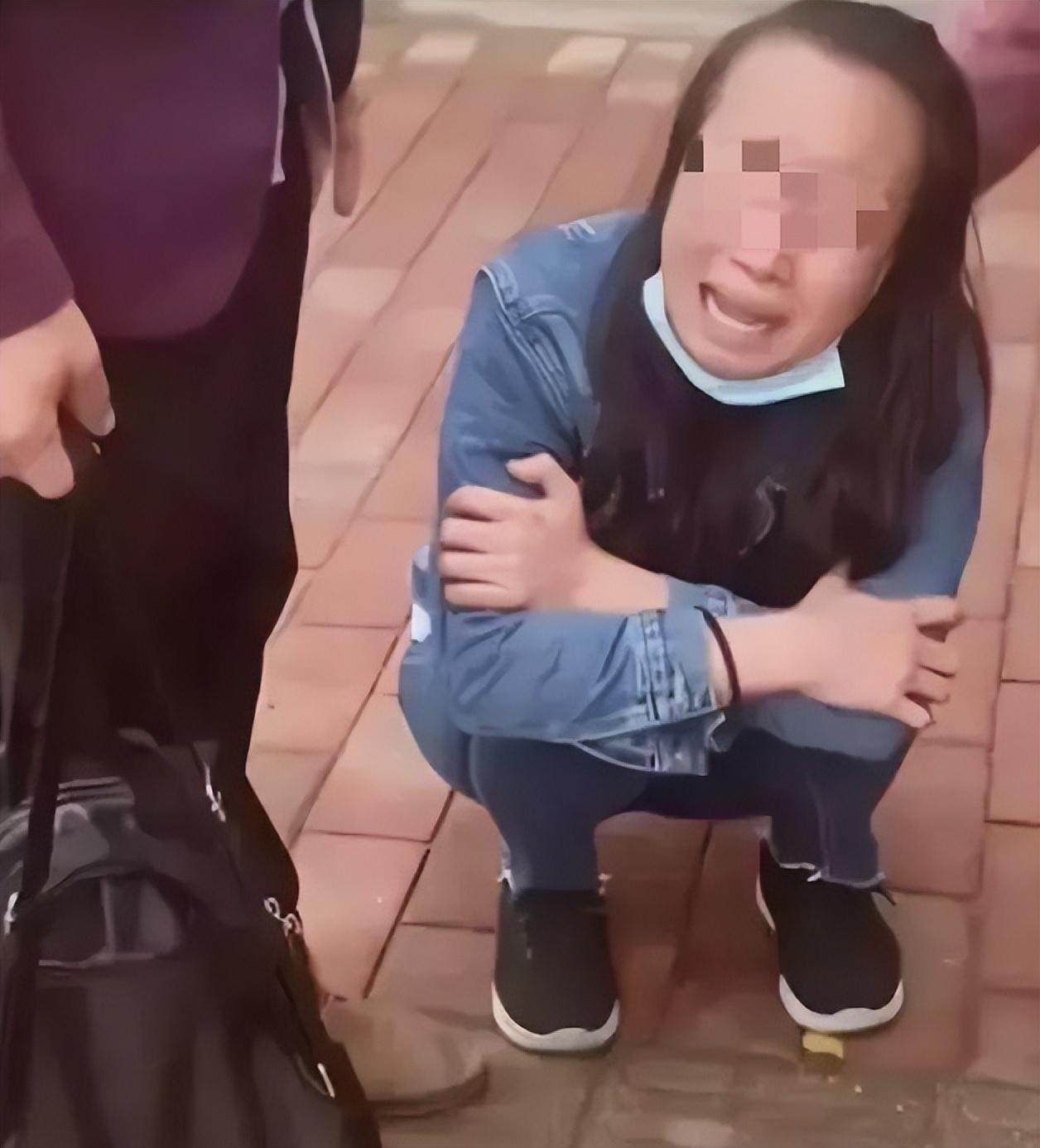 胭染苍白颜。