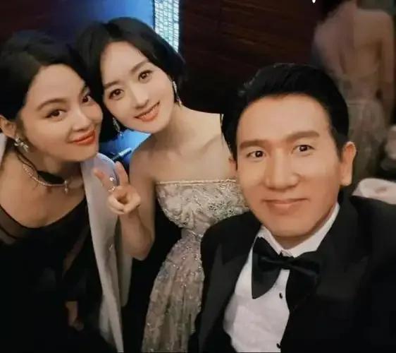 赵德胤单独带赵丽颖儿子玩耍