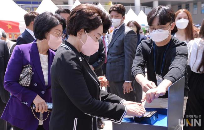 韩国93岁“冻龄”女校长再引热议：她如何保持青春的秘密？