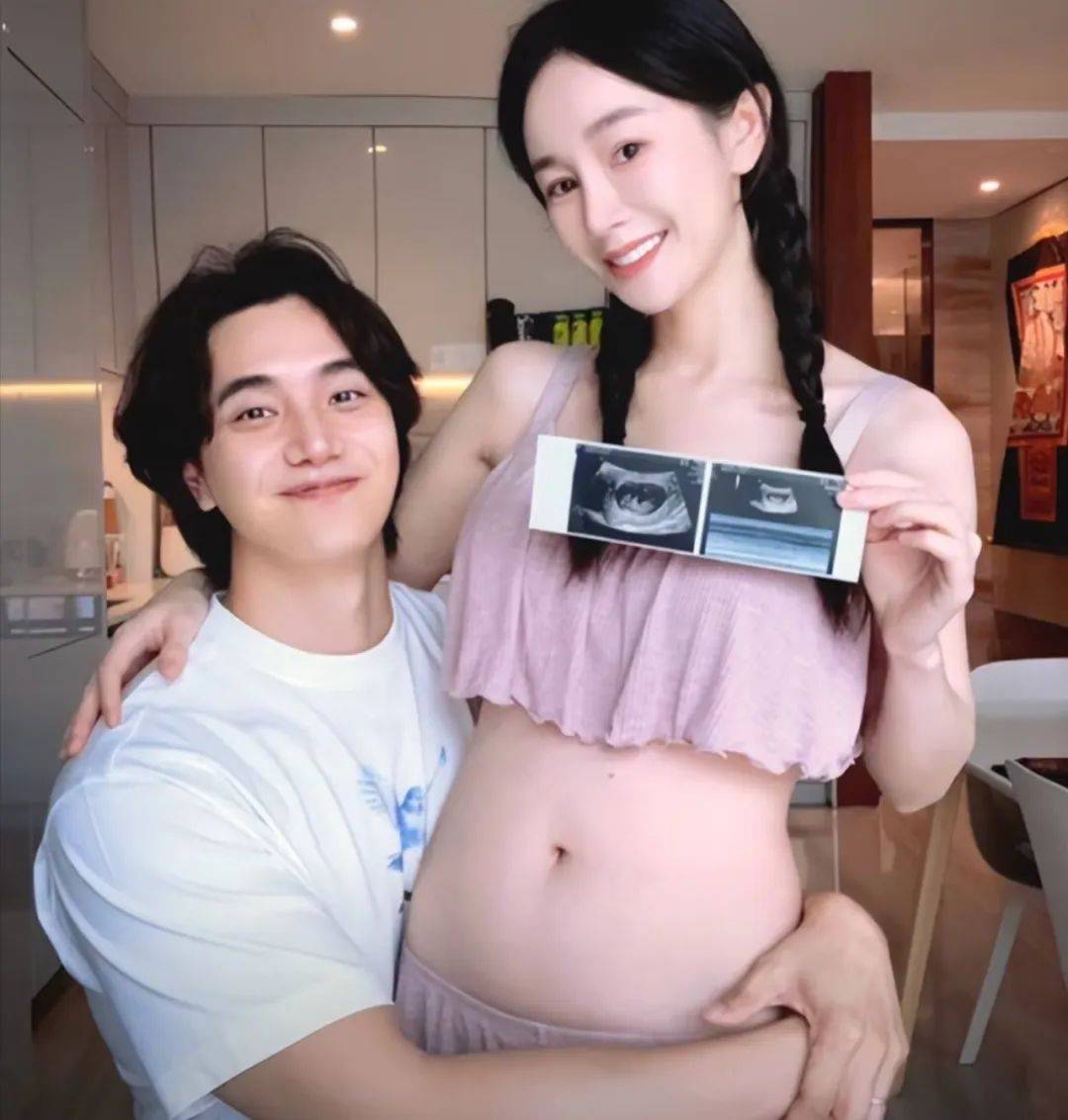 张檬晒儿子正面照