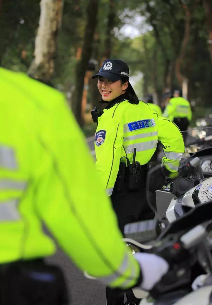 北京朝阳女骑警智慧与温柔并存：她们如何用专业与柔情守护城市？