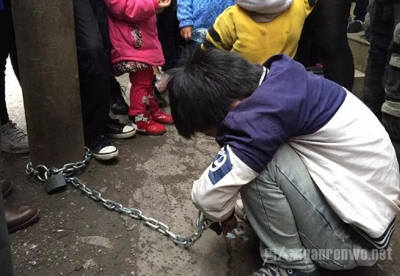 男童失踪13天 志愿者凌晨崩溃哭泣