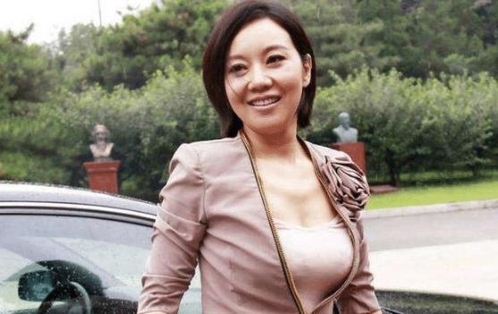女星父亲自称没贪污 原单位回应：真相究竟如何？悬念重重！