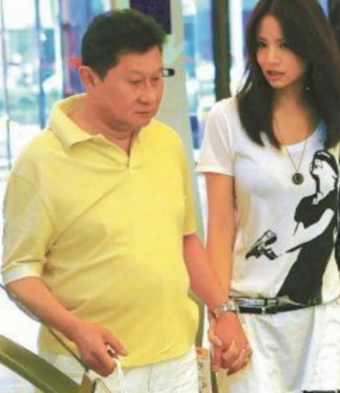 女星父亲:百万耳环非正品 我没贪污