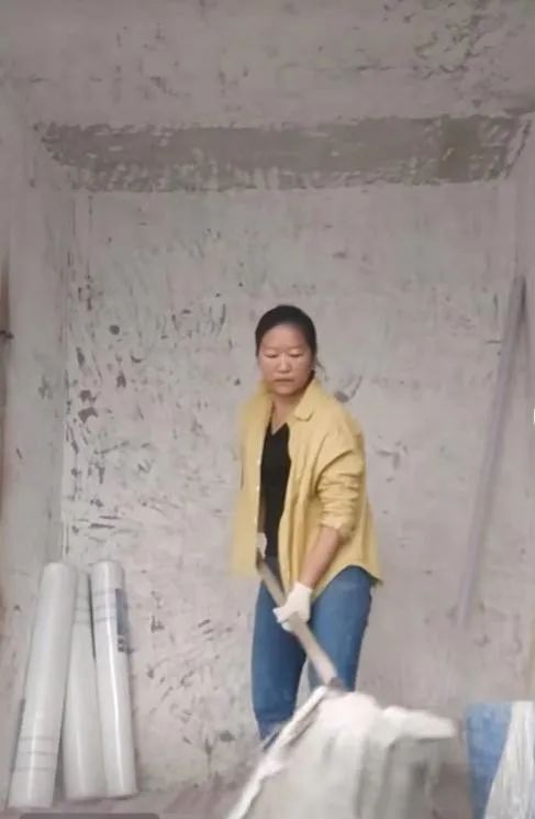扛楼女工还债50多万