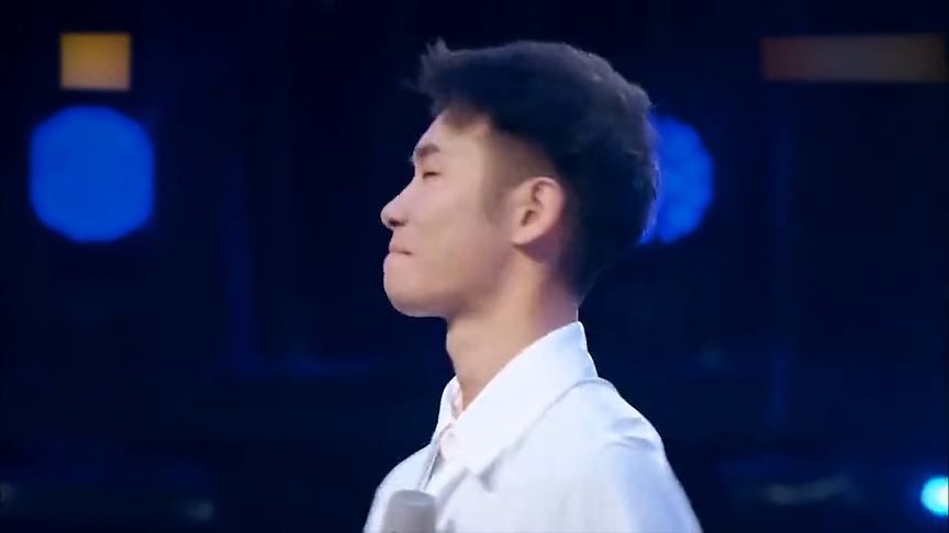 何炅宣布林志炫淘汰后眼眶红了