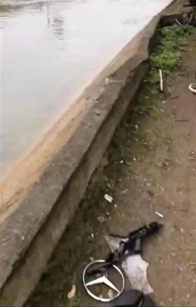 男生去钓鱼的路上遇到超大车祸现场