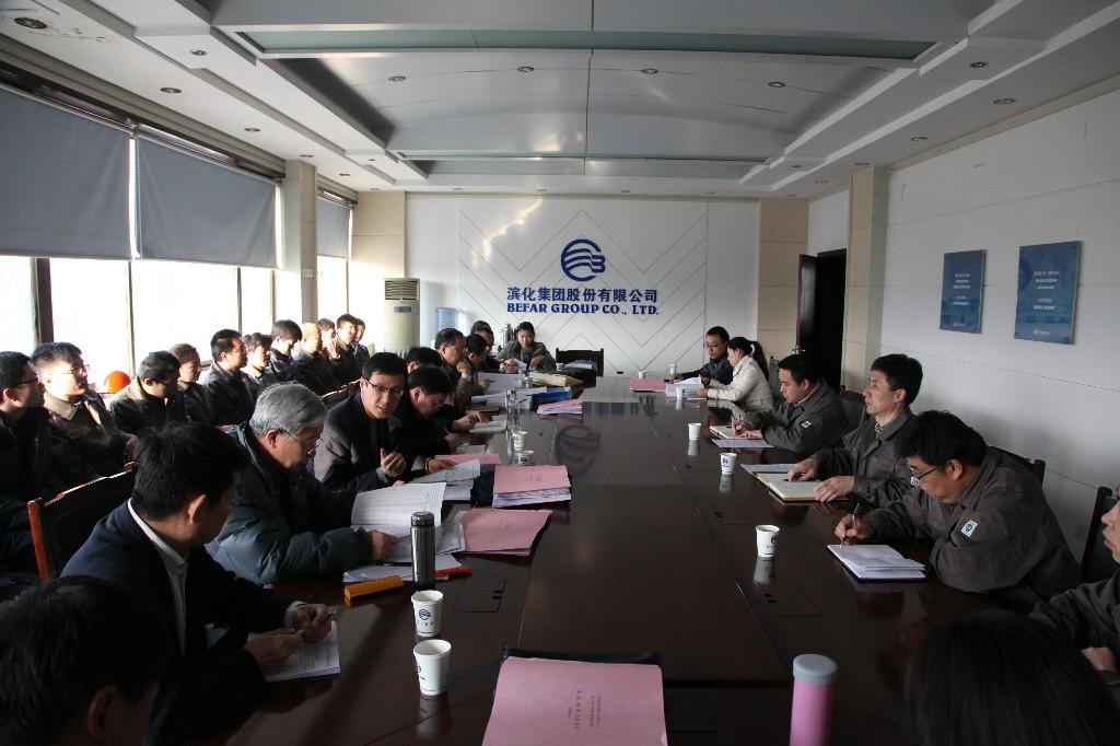 震惊！女子携20寸行李箱登机被指超标，航空公司新规引争议