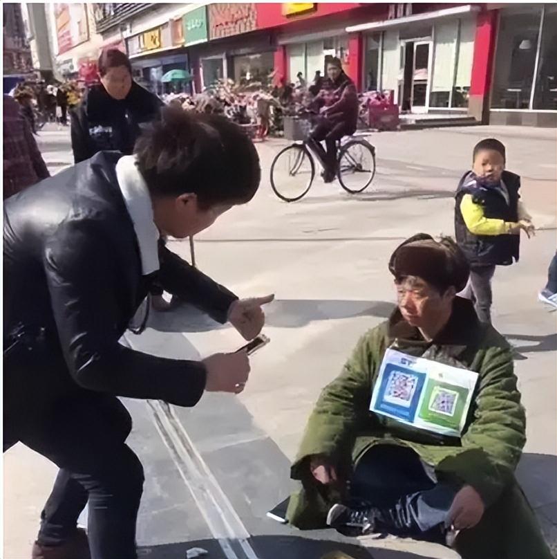 惊呆了！小学生持二维码买煎饼引热议，背后真相让人深思