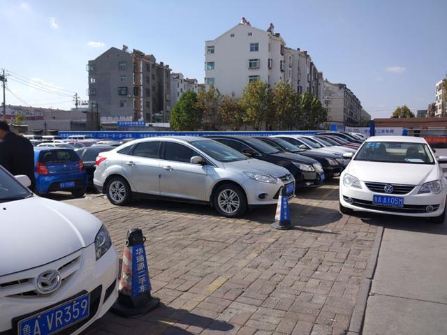 "零公里二手车"引关注：行业新宠还是隐藏陷阱？揭秘背后真相！