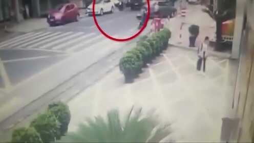 悲痛！送孙子上学被撞身亡，老人安全谁来守护？