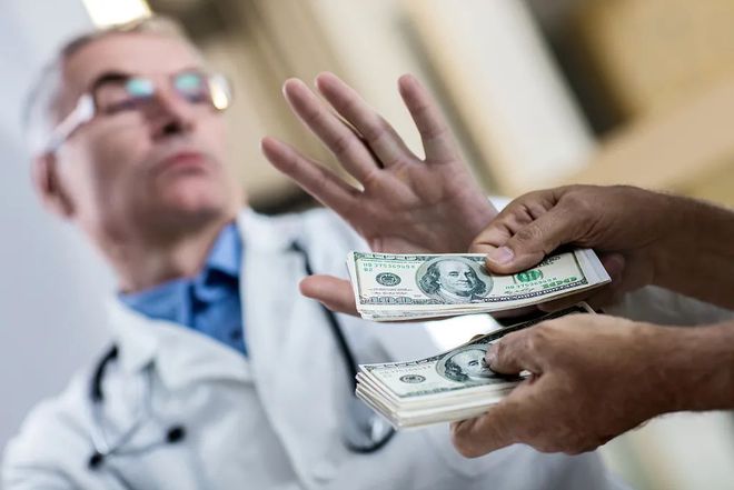 震惊！药企贿赂超百位医生？官方：正在调查，涉事名单或将曝光！