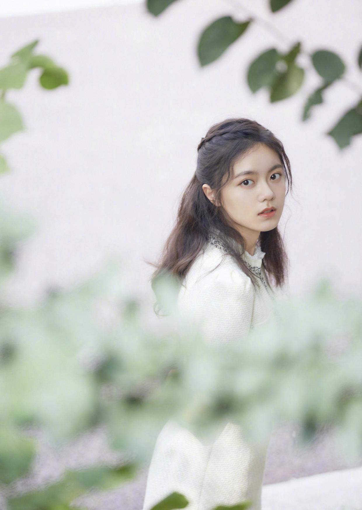 揭秘！谁给赵今麦选的裙子？幕后造型师身份大起底