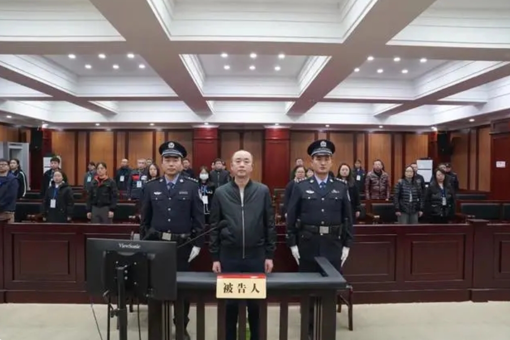 震惊！保安偷走1亿元玉石，监控拍下全过程！案件细节令人瞠目结舌