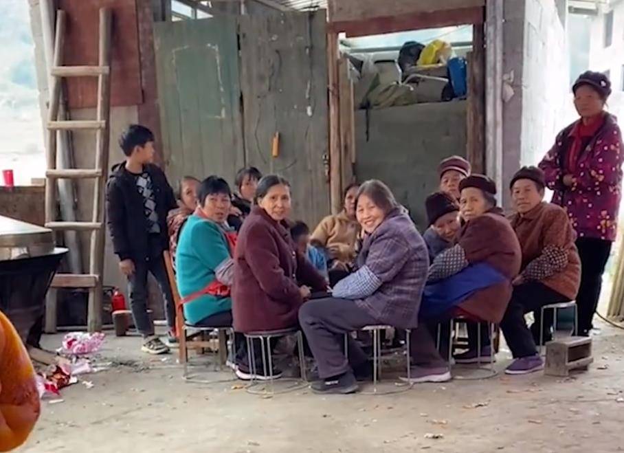"大妈常年打鼓扰民 多方回应"引众怒！居民崩溃：谁来管管？