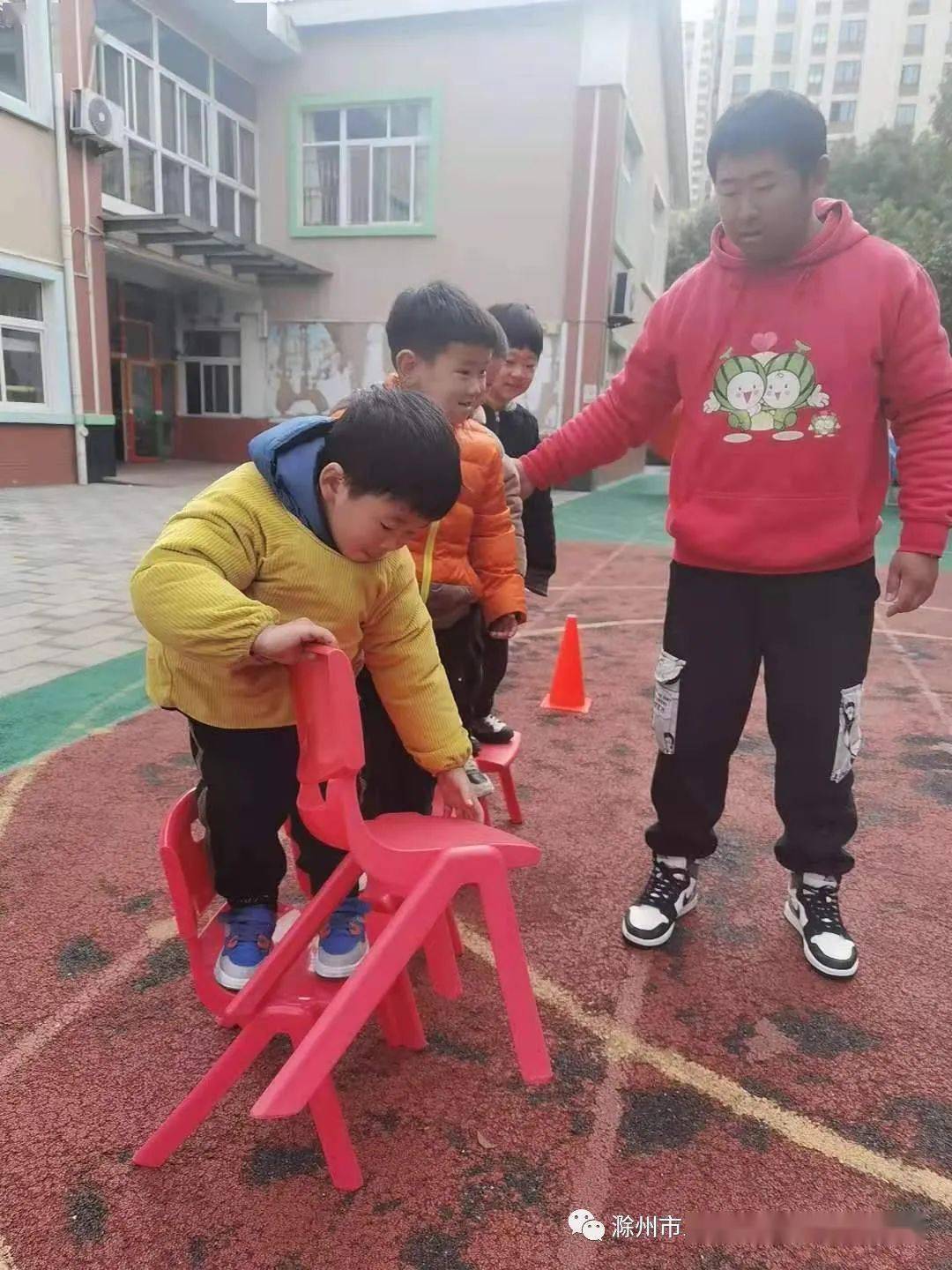 震撼！划龙舟从幼儿园培养竟让孩子赢在起跑线？揭秘最新教育趋势