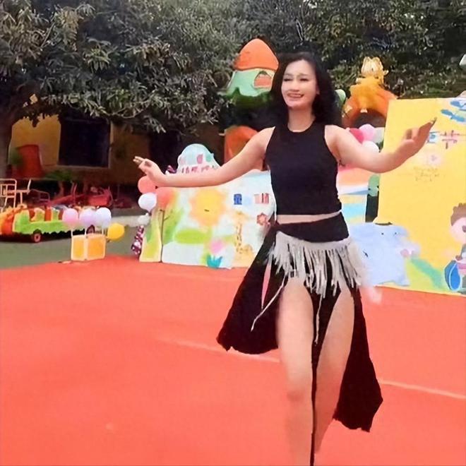 "儿童演出服穿完就退？商家出奇招"引热议！背后套路让人哭笑不得