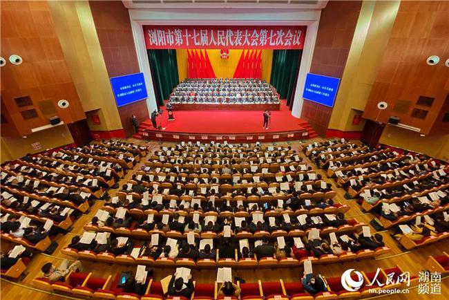 🔥震撼亮相！国防大学代表团出席香会开幕晚宴释放哪些重磅信号？