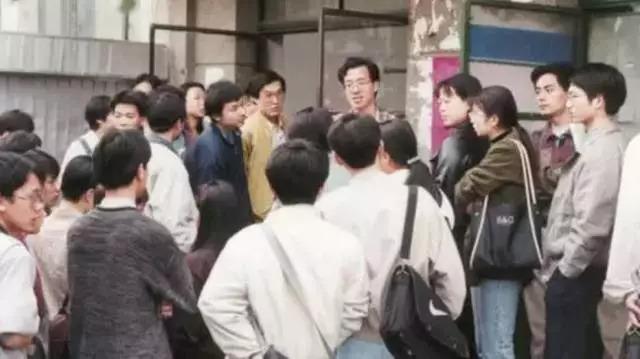 震惊！俞敏洪骑行摔倒受伤:犯困睡着了，背后原因令人深思