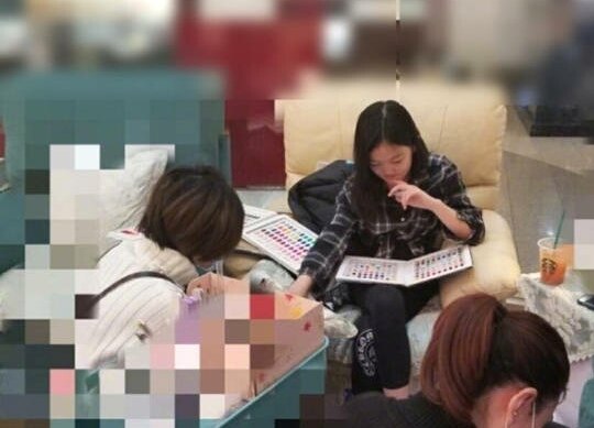 惊艳！李嫣高中毕业 长发披肩神似王菲，气质出众引热议