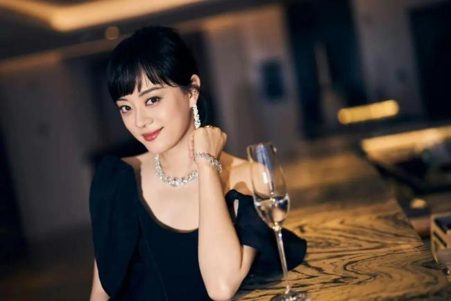 震惊！孙俪唇下痣系因车祸玻璃碴致假性痣，真相背后竟隐藏这些秘密！