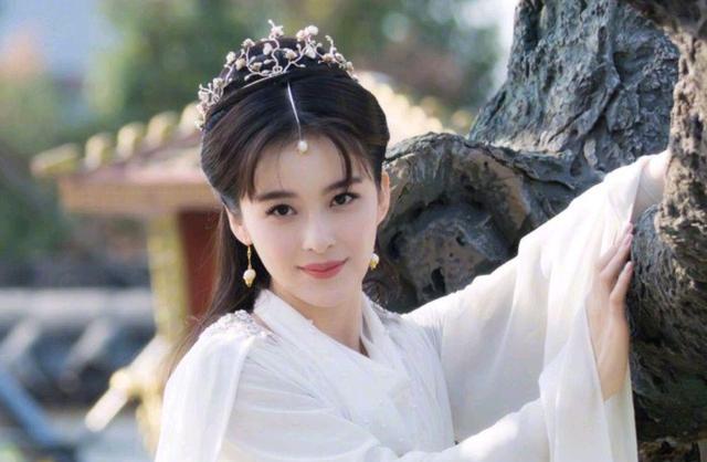 "赵樱子和亲弟弟互动被指没边界感"引热议！姐弟亲密行为是否越界？