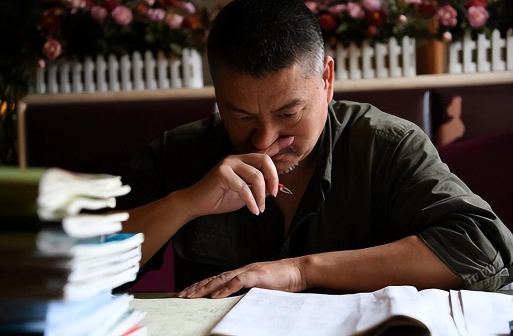 "高考钉子户梁实:2个月前才开始看书"：26次高考背后的执着与争议