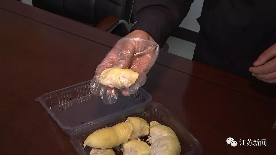 震惊！给在押人员递烤鸭榴莲 5律师被罚，背后真相令人深思！